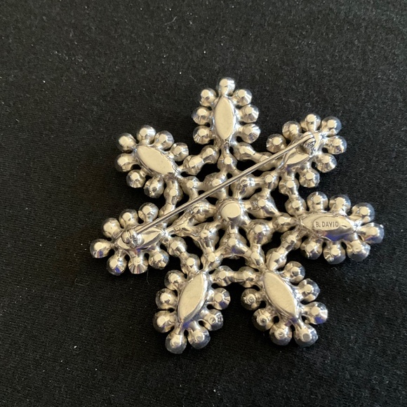 B. David Large Clear Rhinestone Flower Brooch - Picture 2 of 2